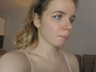 Asella Starr webcam model stream image