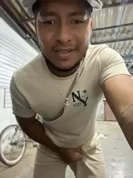 Danny_black11 webcam model stream image