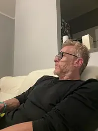 Axl_hot webcam model stream image