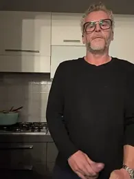 Axl_hot webcam model stream image