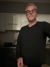 Axl_hot webcam stripchat model stream image