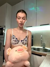 FriendlyFire_18 webcam model stream image