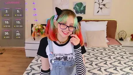 CoralineYoung webcam model stream image