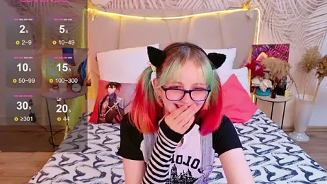 CoralineYoung webcam model stream image
