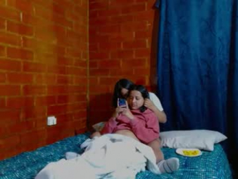 kissesssdoublesss webcam chaturbate model stream image