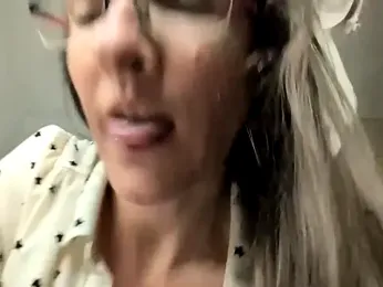 Milky_hairy_mommy webcam stripchat model stream image