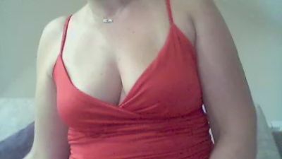 YoungHotMom webcam model stream image