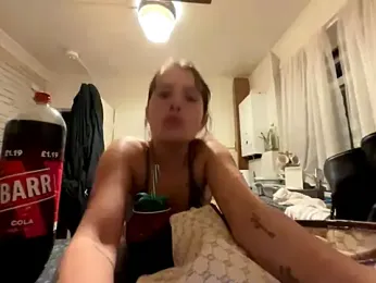 XCherryyXy webcam model stream image