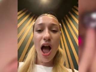 lily-badcuite11 webcam model stream image