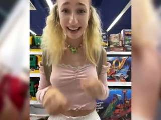 lily-badcuite11 webcam model stream image