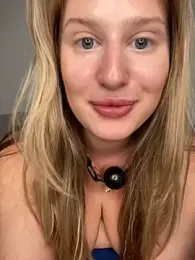 Busty-Ellie webcam model stream image