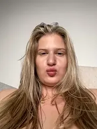 Busty-Ellie webcam model stream image