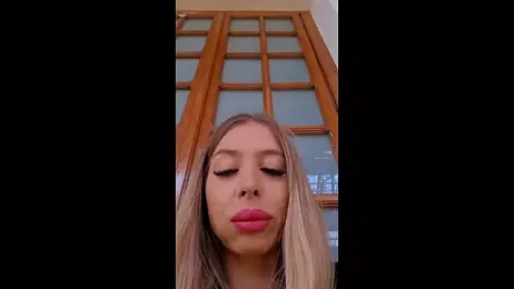 AdelinaDoll webcam model stream image