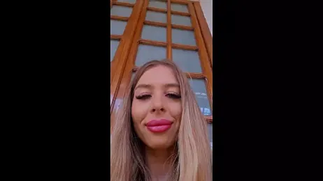 AdelinaDoll webcam model stream image