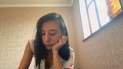 MoMo_Cute webcam model stream image