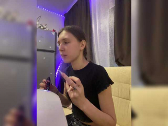 LinaLun webcam model stream image