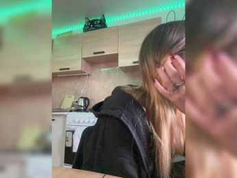 LinaLun webcam model stream image
