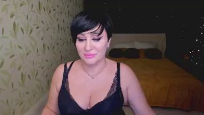 KiraTempt webcam model stream image