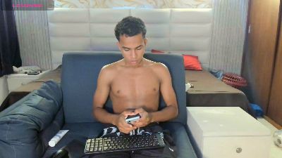 Axton_Vera webcam cam4 model stream image