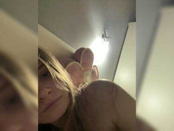 Luxukisska webcam model stream image