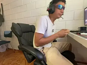 Max_TheHorseDick webcam model stream image