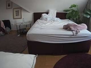 voyeurcam-julmodels-whitebed-6 webcam model stream image