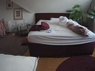 voyeurcam-julmodels-whitebed-6 webcam camsoda model stream image