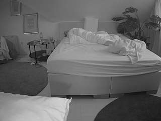 voyeurcam-julmodels-whitebed-6 webcam model stream image