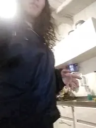 Queenyyy webcam model stream image