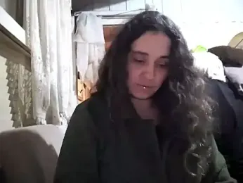Queenyyy webcam model stream image