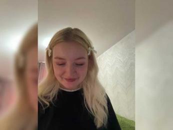 Milkkyy webcam model stream image