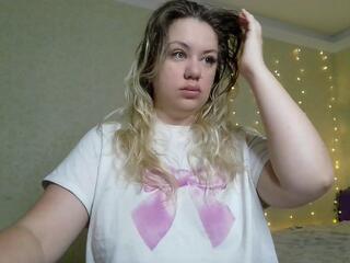 Kira Pride webcam model stream image