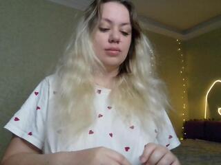 Kira Pride webcam model stream image