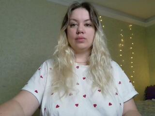 Kira Pride webcam model stream image