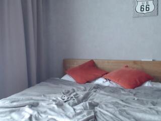 Lillie Peach webcam model stream image