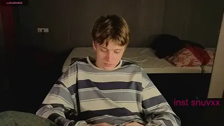 LouieEvans webcam model stream image