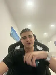 WARDEN_w webcam stripchat model stream image