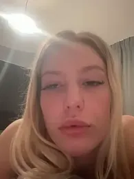 Chloemillerrxx_ webcam model stream image