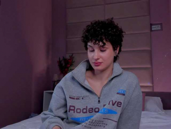 AdelinePerle webcam model stream image