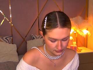 Chloe Lavender webcam model stream image