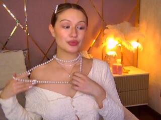 Chloe Lavender webcam model stream image