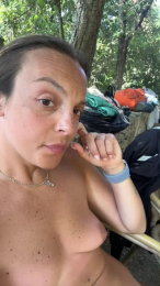 Mo9ne9 webcam model stream image