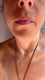 Mo9ne9 webcam model stream image