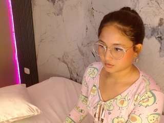 laly-cherry webcam model stream image