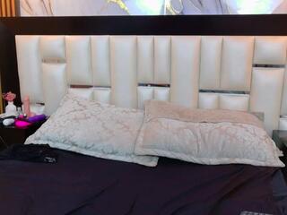 Cristal Ferrara webcam model stream image