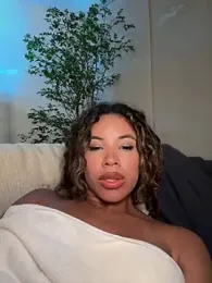 Brunettexio webcam model stream image