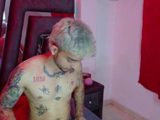 Alice Slave &amp; Max Dominant webcam model stream image