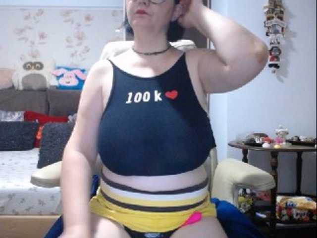 mary-x webcam model stream image