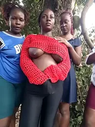 Broan_me webcam stripchat model stream image