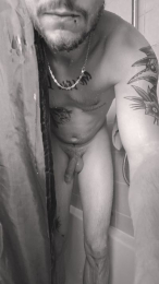 Younggentlebull webcam model stream image